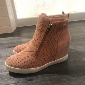 Pink wedges with a hint of sparkle. NWOT